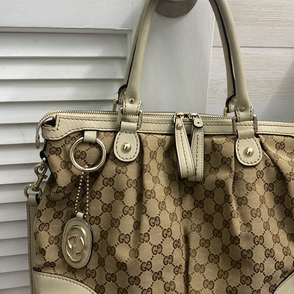 Authentic Gucci Sukey crossbody shoulder purse. - Picture 3 of 17